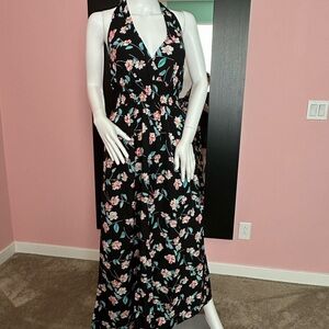Floral Halter Maxi Dress! Brand New! Multiple sizes available!